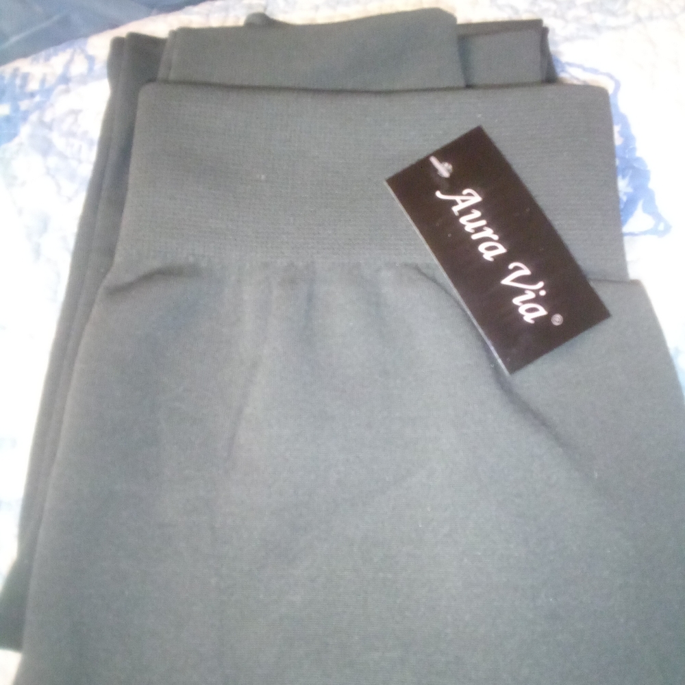 Aura Via leggings One size fits all dark green in color
